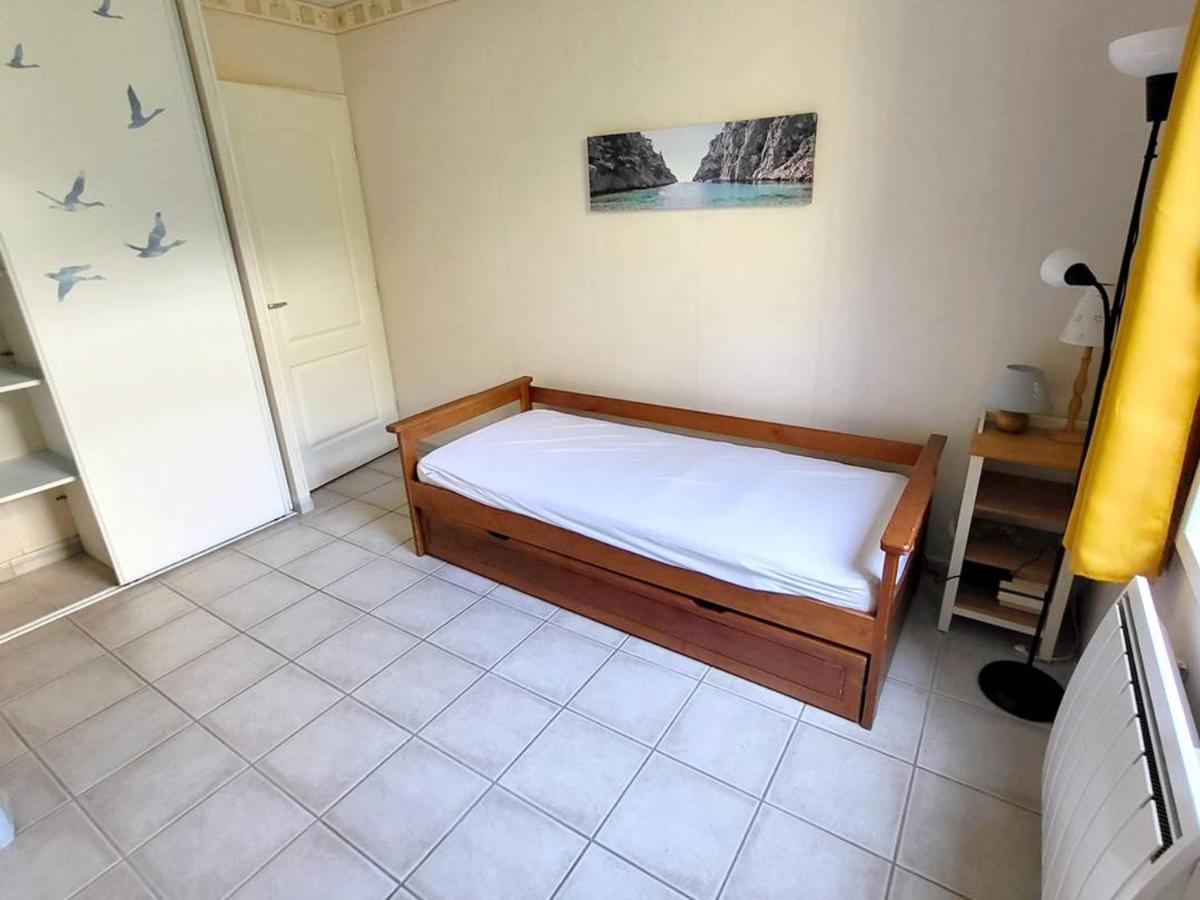Appartement Six-Fours-les-Plages, 3 pièces, 4 personnes - FR-1-316-230 Extérieur photo